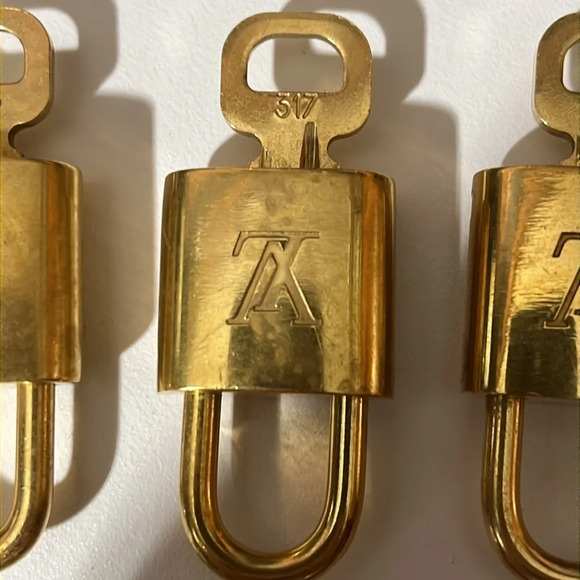 LV ASSORTED LOCK AND KEY - Picture 9 of 11